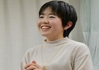 インタビューに答える部長の飯野友海さん