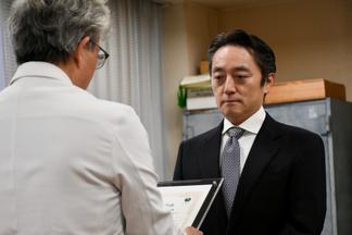 腎臓内科を代表しベスト診療科賞を受賞する深水主任教授