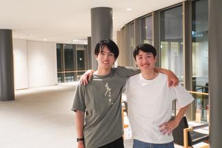 発表を終えほっと一息の2人