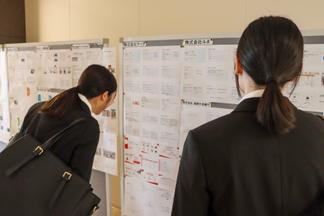 学生たちが作成した研修報告スライド