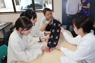 デザインについて真剣に意見交換