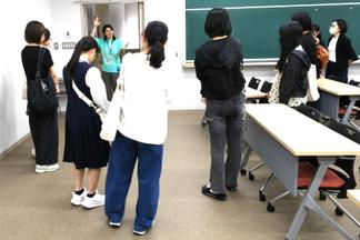 施設見学ツアーの様子