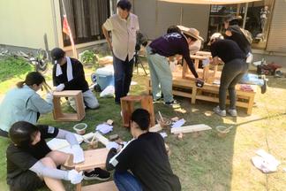 会場に配置する家具を手作り
