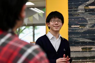 ビブリオトークに登壇した奥村澪さん(附設高1年)