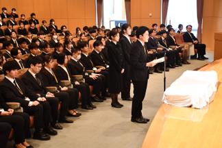 医学部の各学科（医学科、看護学科、医療検査学科）の代表が追悼の意を述べました