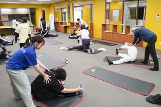 スタート前に入念なストレッチ