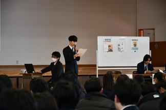 候補者の南筑高校の生徒が公約について説明