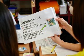 児童たちは地元大堰野菜の魅力について紹介