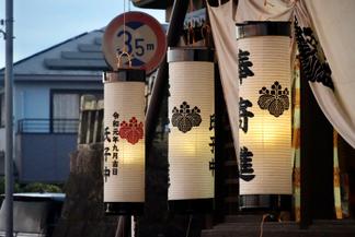 夕暮れを迎えた柳瀬玉垂命神社境内
