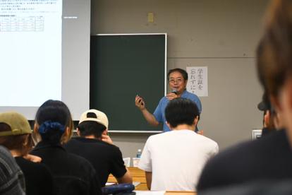 地域農業論で愛林館館長の沢畑氏によるゲスト講義が行われました