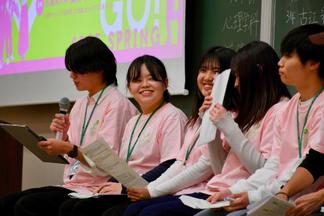 学生座談会を担当する学生たち