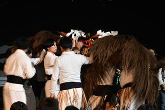 最後の「坪舞」は境内で行われます