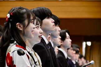 最後に全員で校歌斉唱
