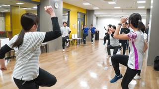 卒業生と学生で運営する「アンチエイジング教室」を開催