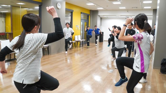 卒業生と学生で運営する「アンチエイジング教室」を開催