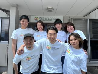 インターン先であるちくご川コミュニティ財団のメンバーと松永さん（後列右から2人目）