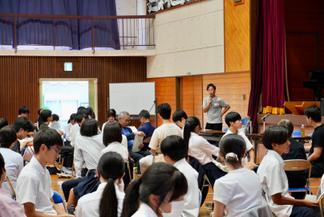 会場となった久留米市立櫛原中学校の体育館