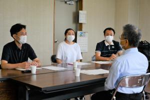 高齢者向けストレッチング教室を計画(人間健康学部)
