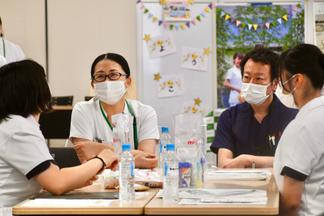 和やかな雰囲気の中で行われた意見交換会