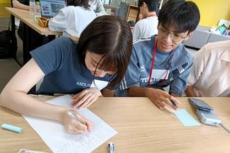 発表用の原稿を作成中