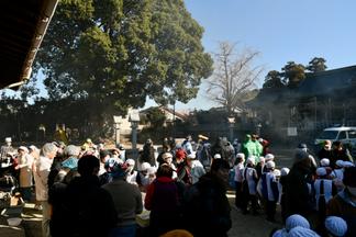 約150名が集った餅つき大会の会場