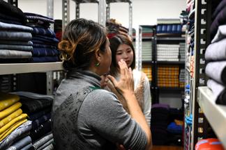 広川町の織元「坂田織物」にて