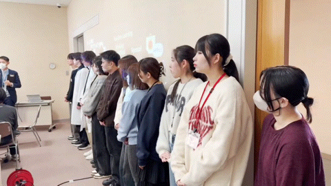 ワークショップの様子（鳥栖市立図書館の学習室にて開催）