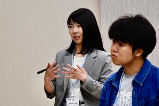 熱心に質問を投げかける受講生