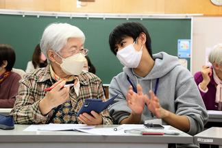 分かりやすい言葉で伝える学生