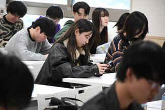 作品賞、プレゼンテーション賞はスマホからの投票で決まります