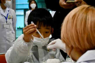 染色液の色調変化を観察