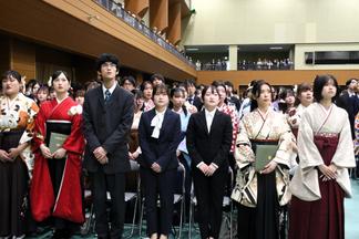 最後に全員で校歌斉唱