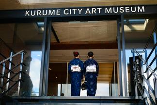 久留米市美術館の入口