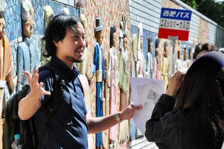 授業を担当している崎田誠志郎准教授