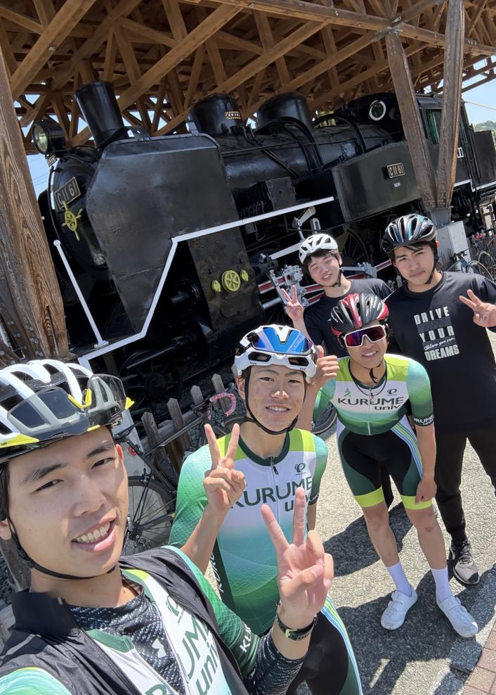 自転車同好会の仲間と一緒に