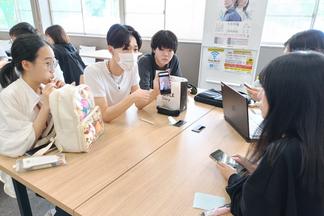 スマホの画像を見せながら自己紹介