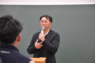 講師の宮本慎也氏