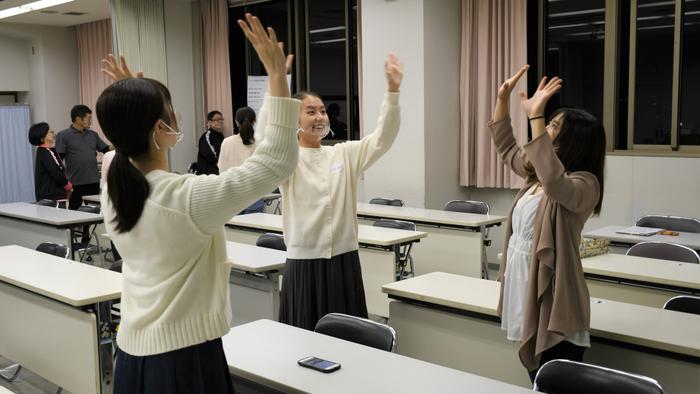 看護学科生が手話歌に挑戦