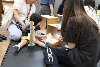 人間健康学部総合子ども学科の学生たちによる遊び場